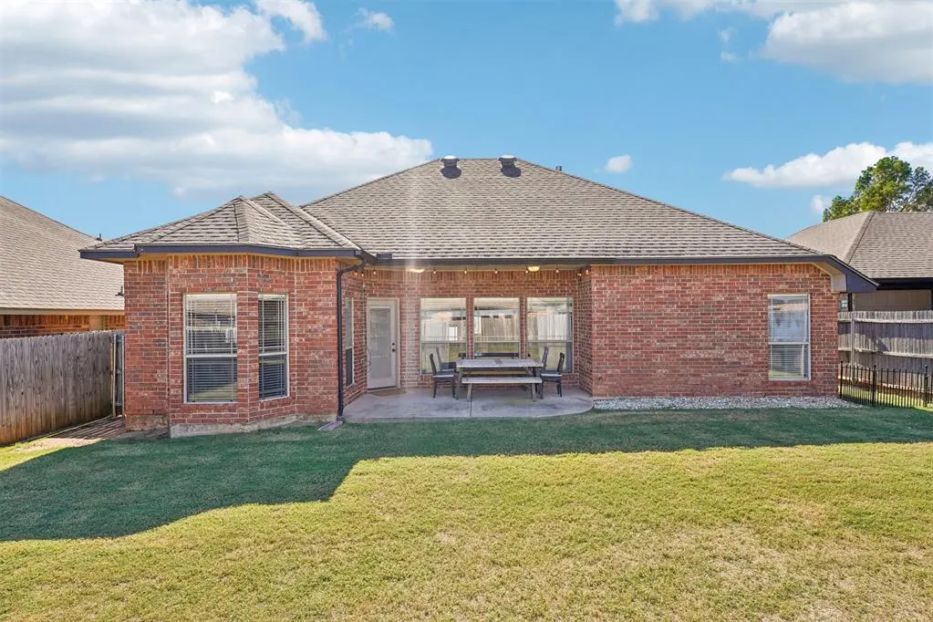 Photo 31 — 2701 SE 39th Street, Moore, OK 73160