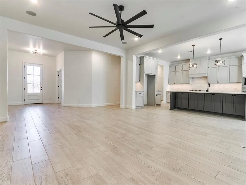Photo 14 — 1920 SW 41st Terrace, Moore, OK 73160