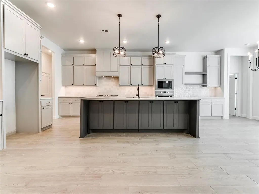 Photo 17 — 1920 SW 41st Terrace, Moore, OK 73160