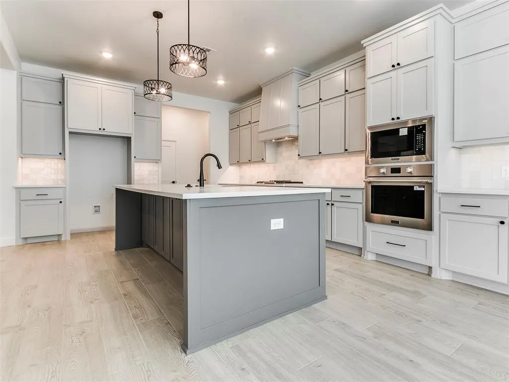 Photo 21 — 1920 SW 41st Terrace, Moore, OK 73160