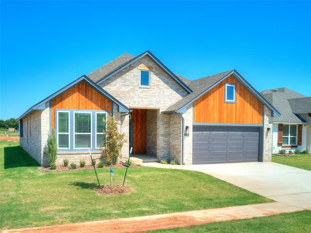 Photo 2 — 7712 Woods Edge Way, Yukon, OK 73099