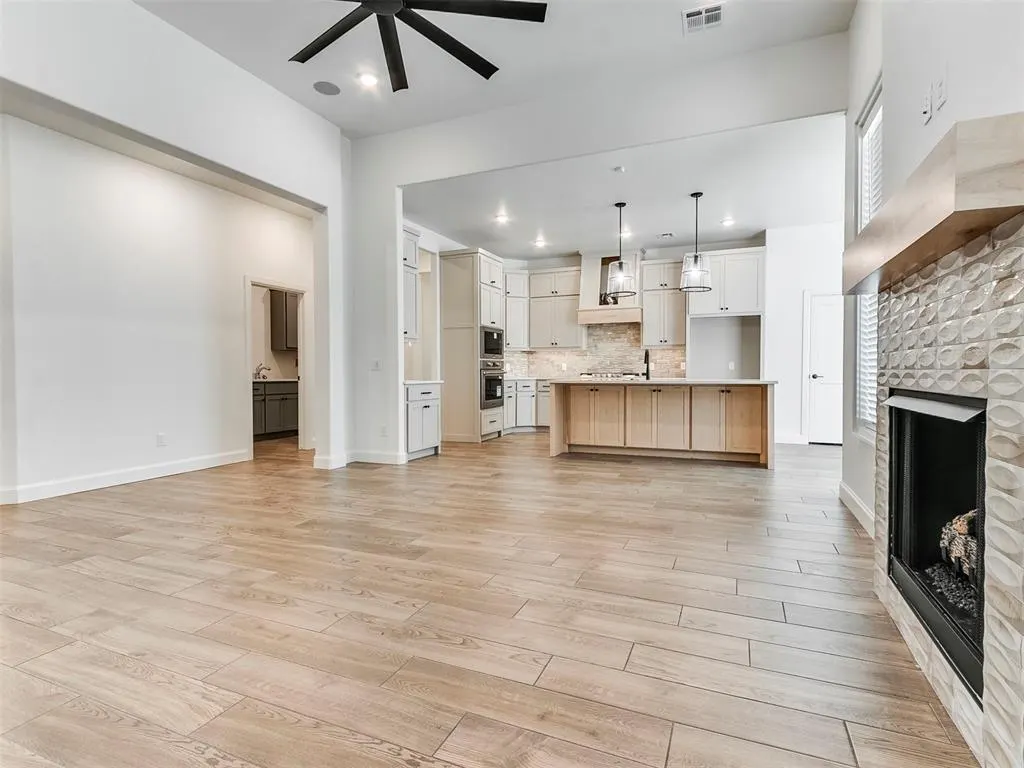 Photo 12 — 1932 SW 41st Terrace, Moore, OK 73160