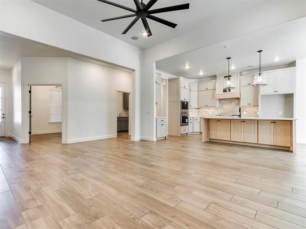 Photo 13 — 1932 SW 41st Terrace, Moore, OK 73160