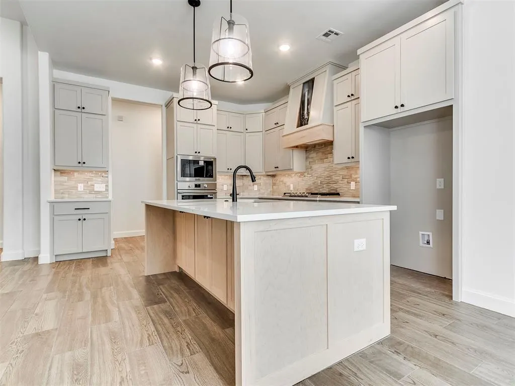 Photo 17 — 1932 SW 41st Terrace, Moore, OK 73160