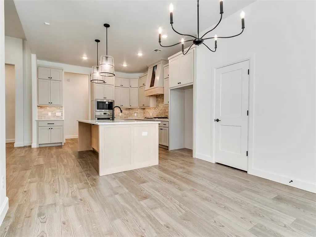 Photo 21 — 1932 SW 41st Terrace, Moore, OK 73160