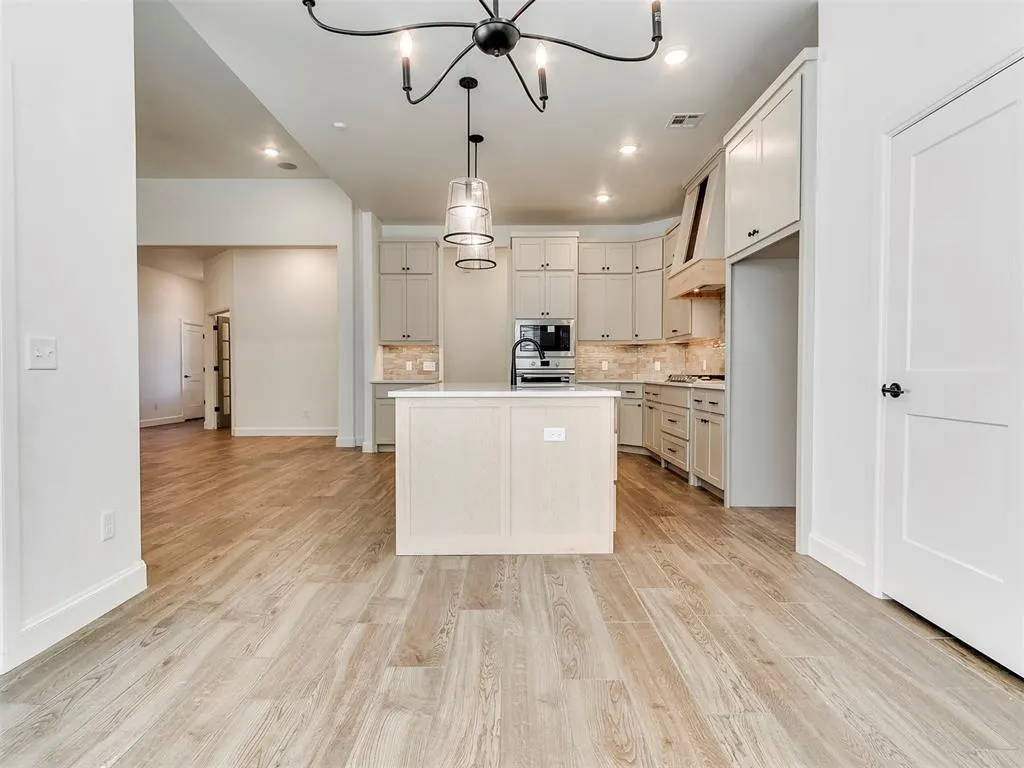 Photo 22 — 1932 SW 41st Terrace, Moore, OK 73160