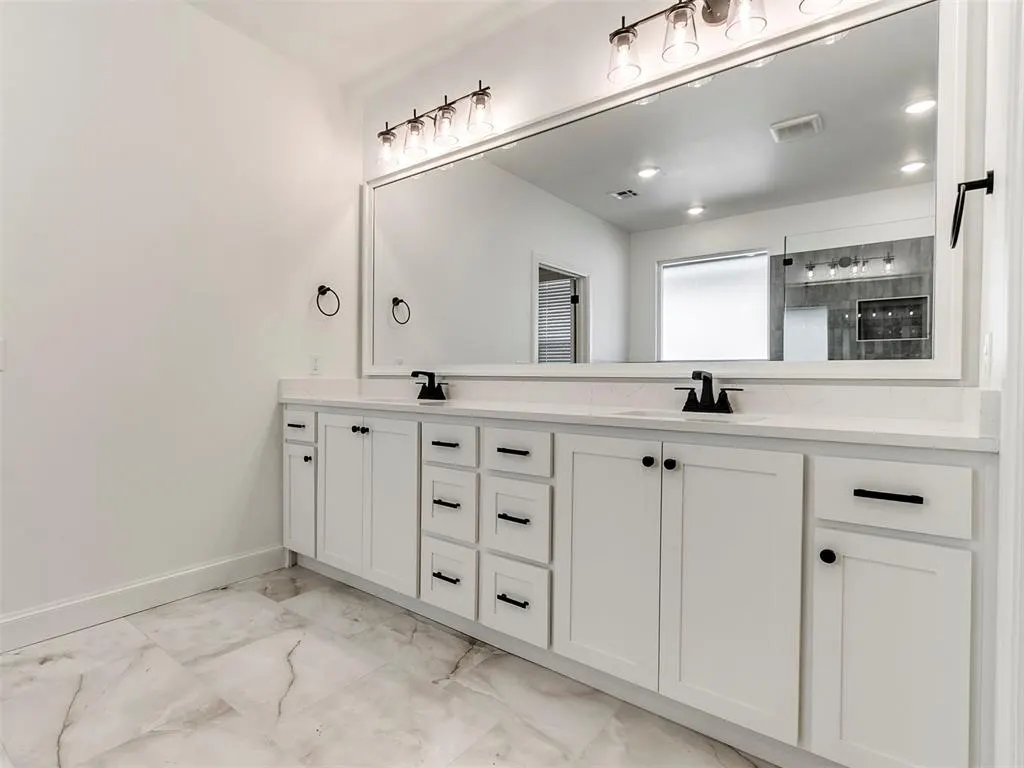 Photo 43 — 1932 SW 41st Terrace, Moore, OK 73160