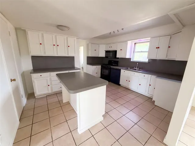 Photo 2 — 4805 Michael Drive, Oklahoma City, OK 73115