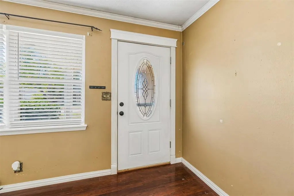 Photo 2 — 220 S Silver Drive, Mustang, OK 73064