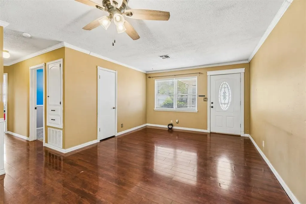 Photo 3 — 220 S Silver Drive, Mustang, OK 73064