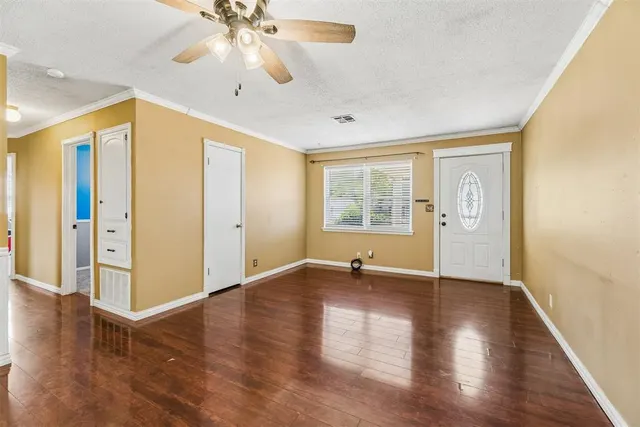 Photo 3 — 220 S Silver Drive, Mustang, OK 73064