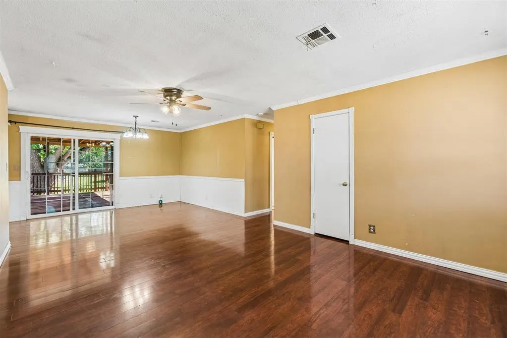 Photo 4 — 220 S Silver Drive, Mustang, OK 73064