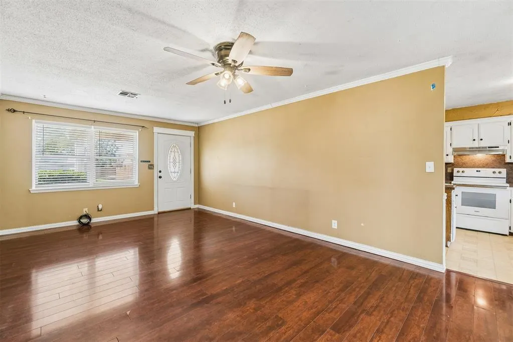 Photo 7 — 220 S Silver Drive, Mustang, OK 73064