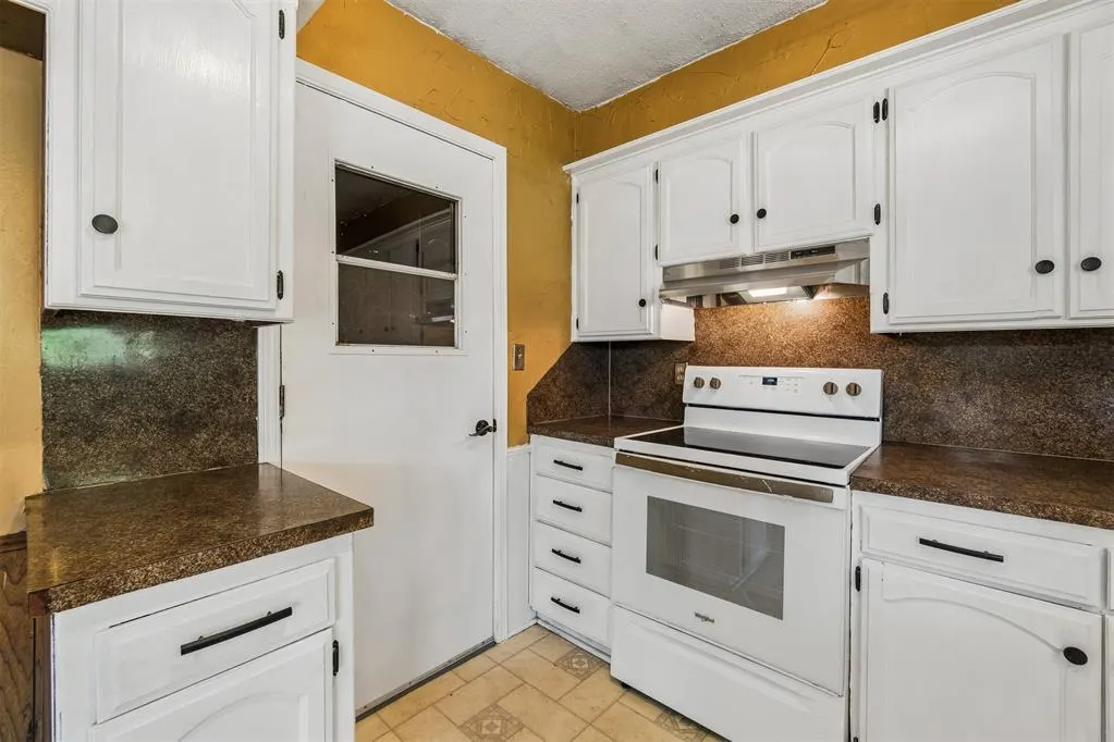 Photo 13 — 220 S Silver Drive, Mustang, OK 73064