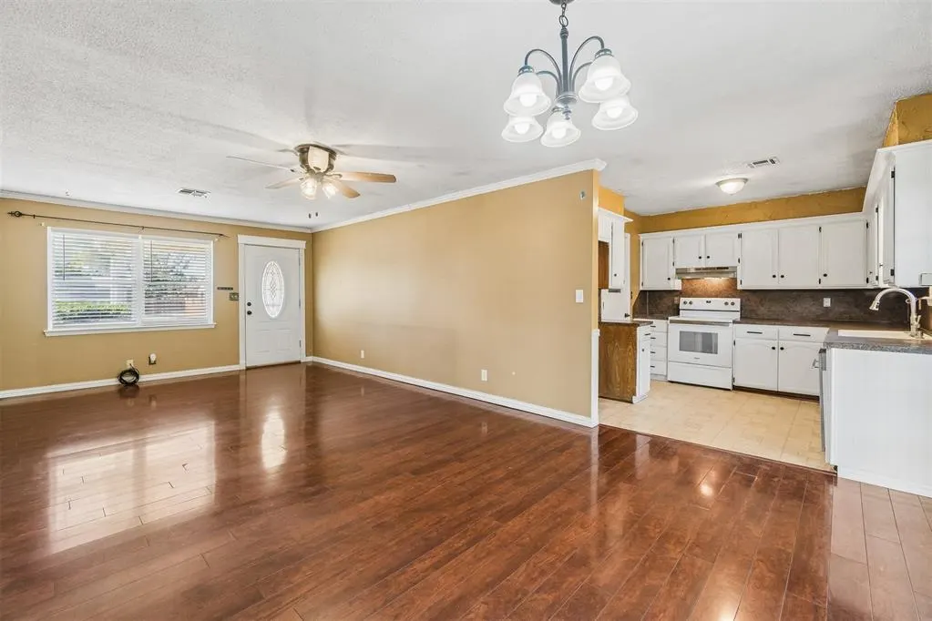 Photo 14 — 220 S Silver Drive, Mustang, OK 73064