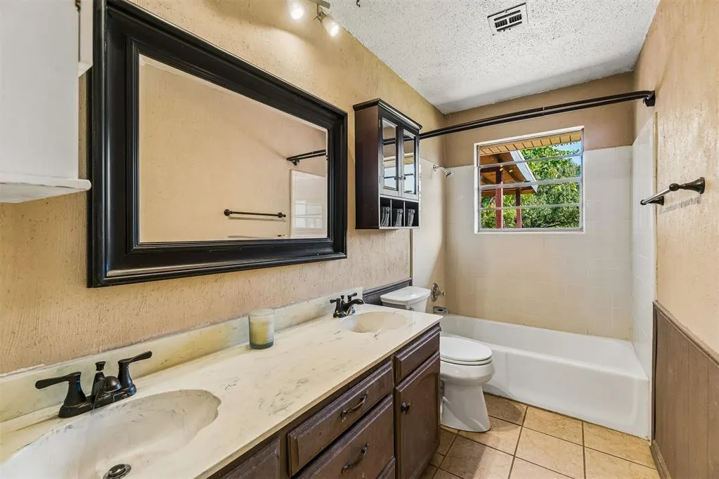Photo 17 — 220 S Silver Drive, Mustang, OK 73064