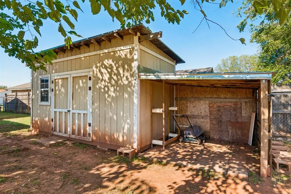 Photo 28 — 220 S Silver Drive, Mustang, OK 73064