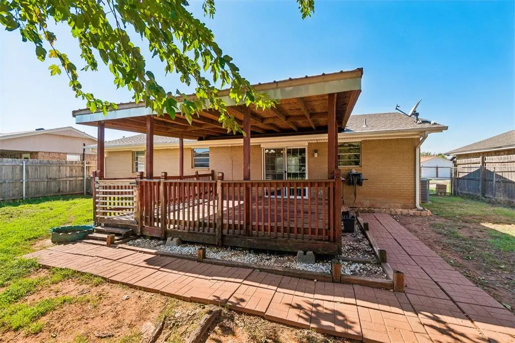 Photo 29 — 220 S Silver Drive, Mustang, OK 73064