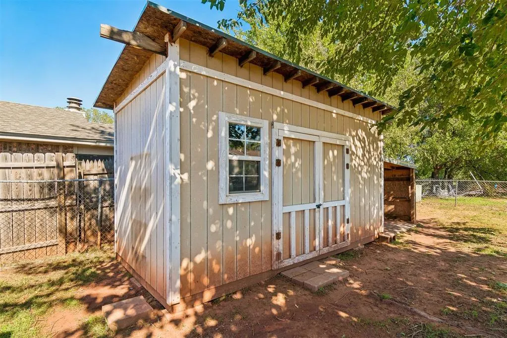 Photo 33 — 220 S Silver Drive, Mustang, OK 73064