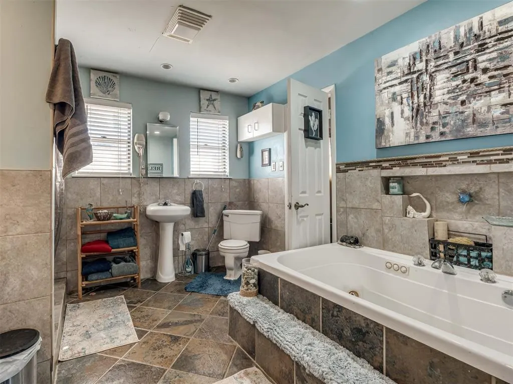 Photo 17 — 1400 Vickie Drive, Del City, OK 73115