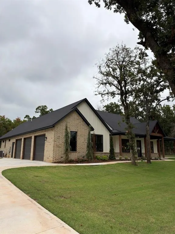 Photo 2 — 21113 Reserve Circle, Harrah, OK 73045