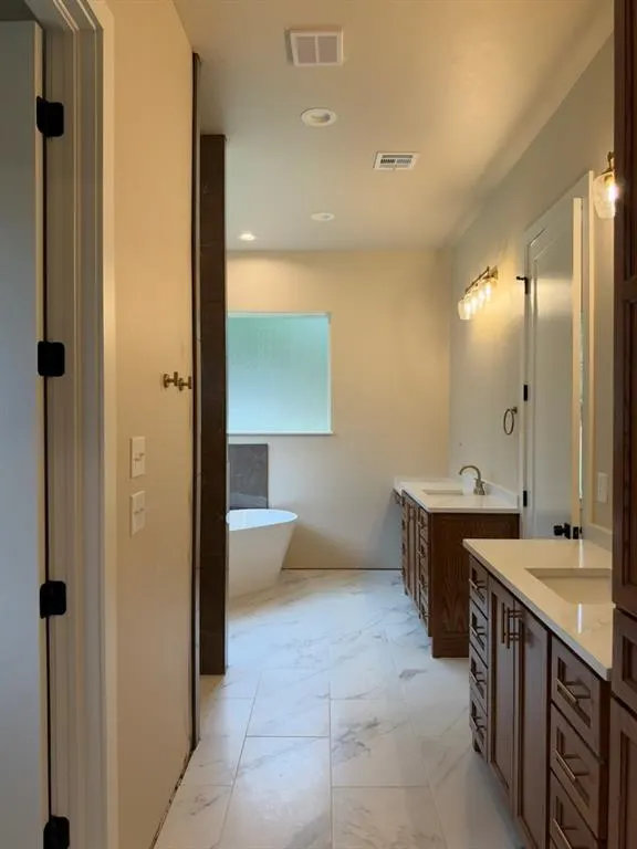 Photo 27 — 21113 Reserve Circle, Harrah, OK 73045