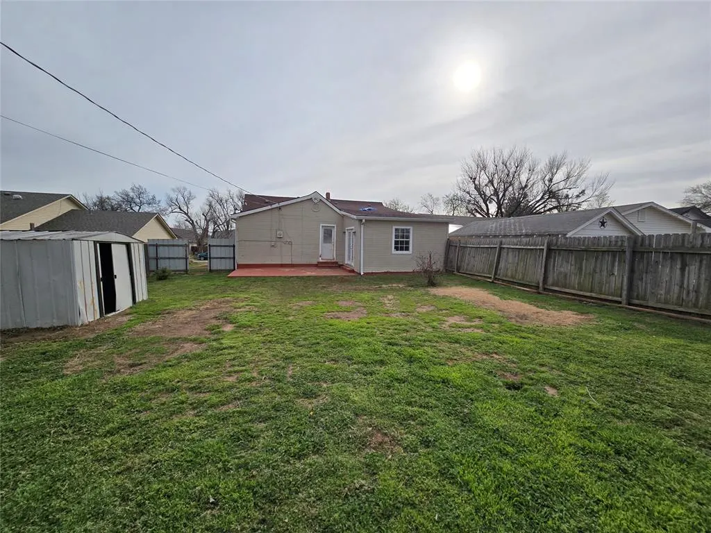 Photo 18 — 223 S Oak Street, Apache, OK 73006