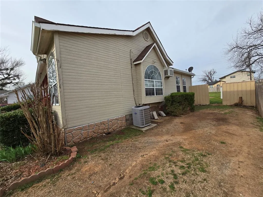Photo 21 — 223 S Oak Street, Apache, OK 73006
