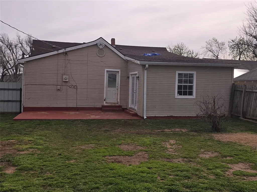 Photo 32 — 223 S Oak Street, Apache, OK 73006