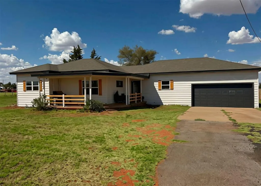 Front exterior — 20319 E 1110 Road, Elk City, OK 73644