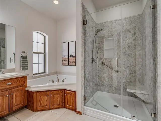 Photo 8 — 11105 Burning Oaks Drive, Oklahoma City, OK 73150