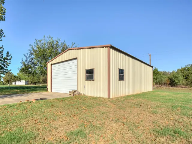 Photo 3 — 11105 Burning Oaks Drive, Oklahoma City, OK 73150