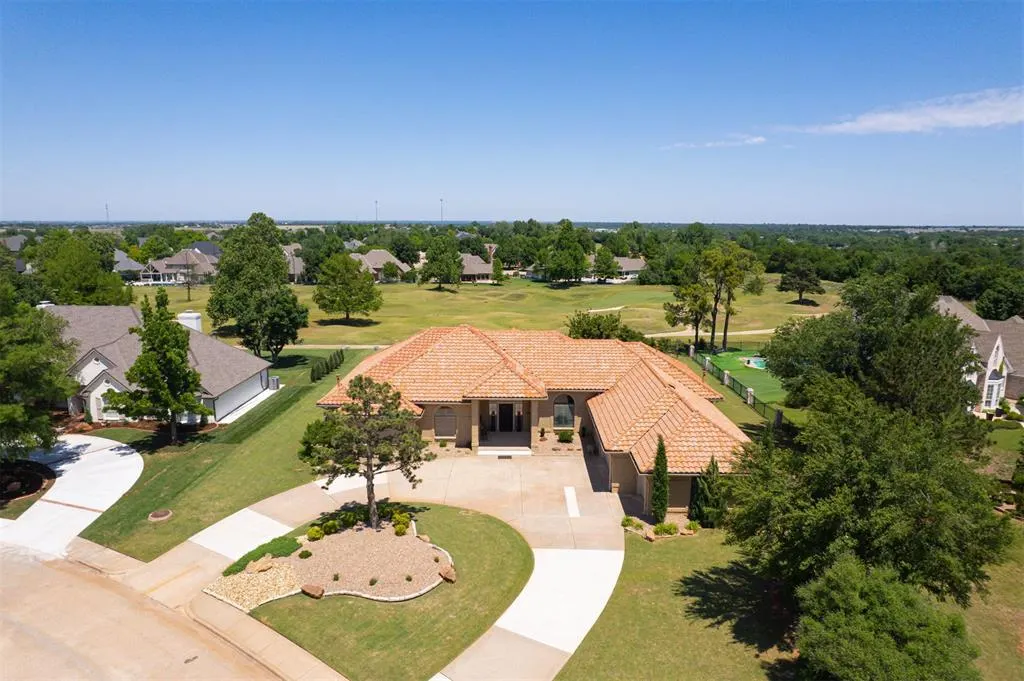 Front exterior — 301 Carmel Valley Way, Edmond, OK 73025