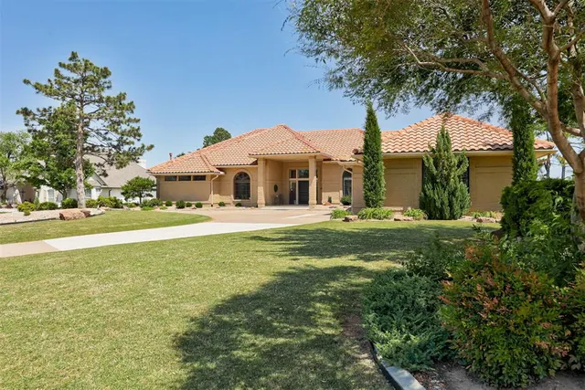 Photo 3 — 301 Carmel Valley Way, Edmond, OK 73025