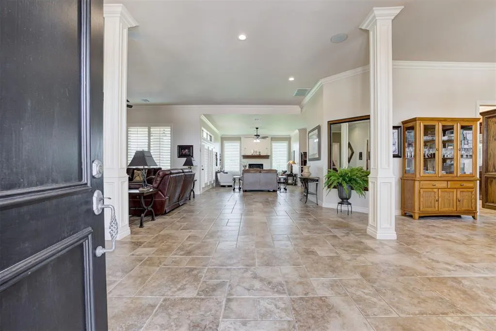 Photo 5 — 301 Carmel Valley Way, Edmond, OK 73025