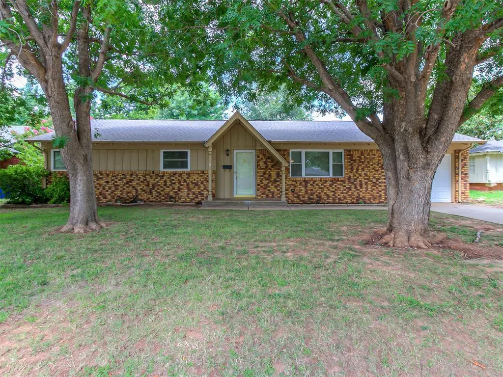 Photo 2 — 9917 Village Drive, The Village, OK 73120