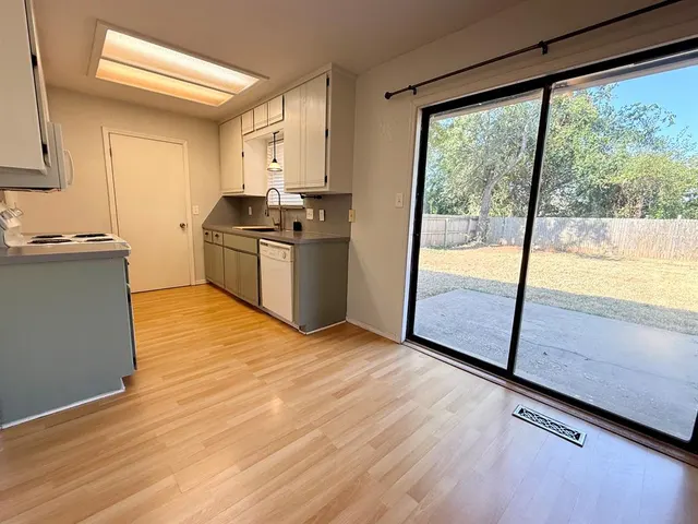 Photo 4 — 3608 Peregrine Drive, Norman, OK 73072