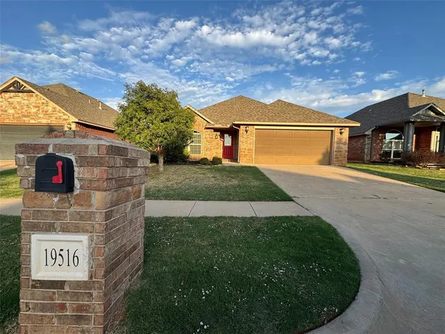 Photo 2 — 19516 Taggert Drive, Oklahoma City, OK 73012