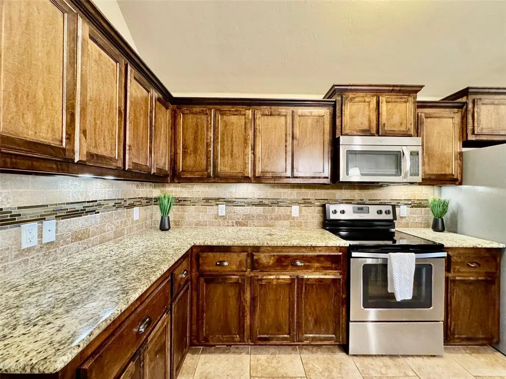 Photo 14 — 19516 Taggert Drive, Oklahoma City, OK 73012
