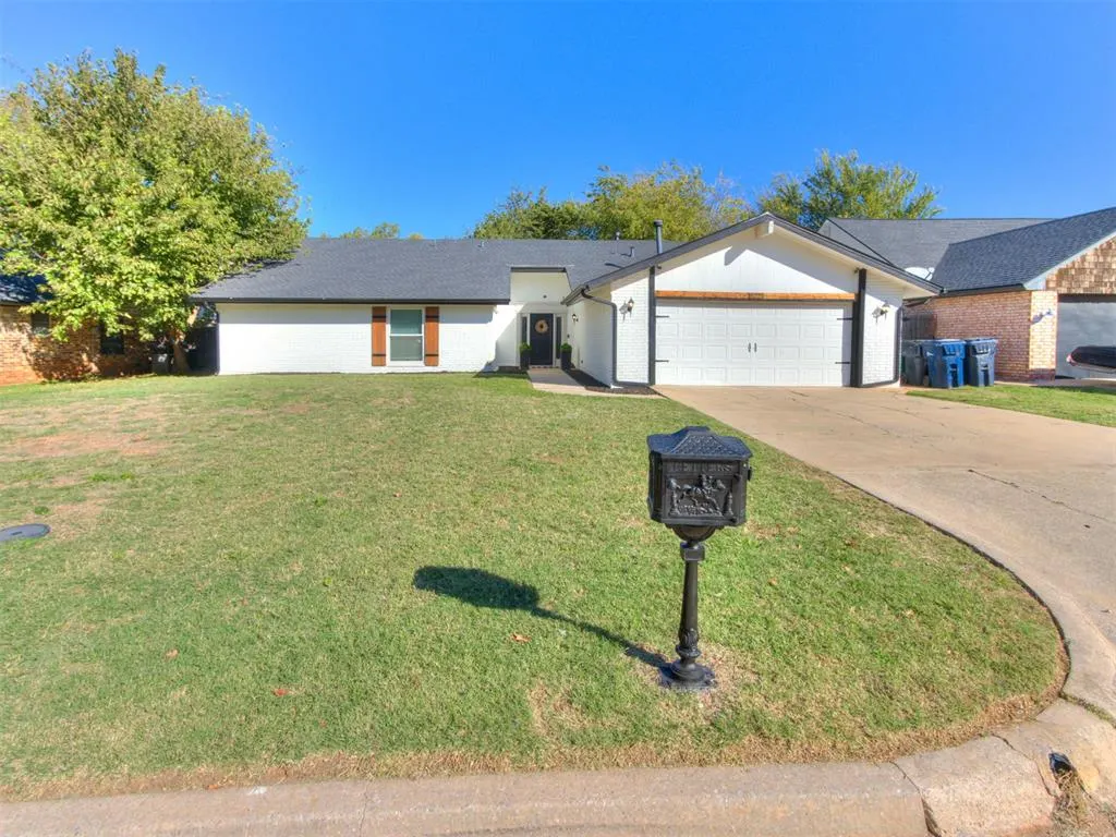 Photo 2 — 8221 Willow Creek Boulevard, Oklahoma City, OK 73162