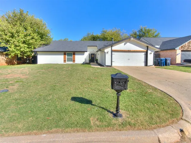 Photo 2 — 8221 Willow Creek Boulevard, Oklahoma City, OK 73162
