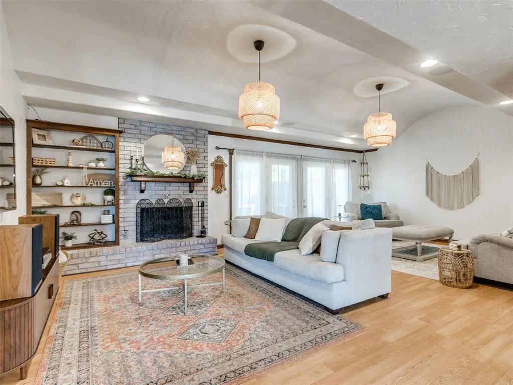 Photo 5 — 8221 Willow Creek Boulevard, Oklahoma City, OK 73162