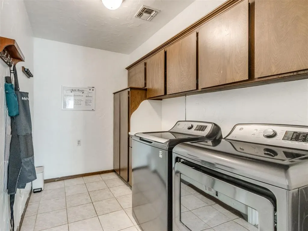 Photo 17 — 8221 Willow Creek Boulevard, Oklahoma City, OK 73162
