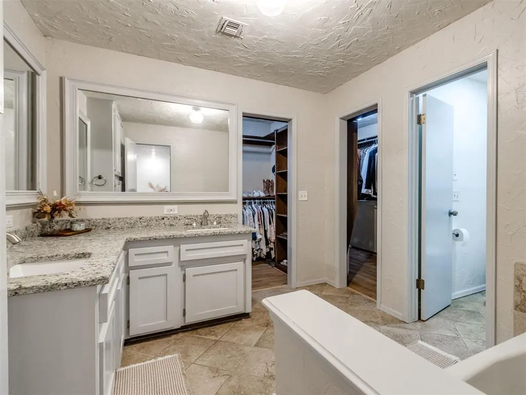 Photo 36 — 8221 Willow Creek Boulevard, Oklahoma City, OK 73162