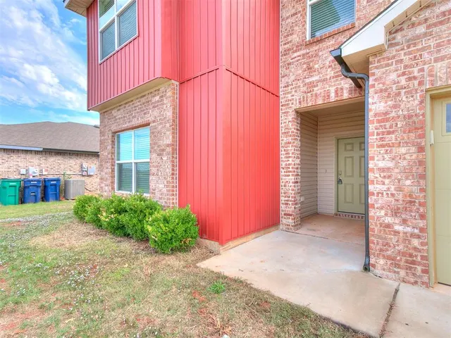 Photo 3 — 10516 NW 24th Street, Yukon, OK 73099
