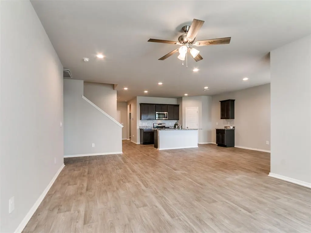 Photo 12 — 10516 NW 24th Street, Yukon, OK 73099