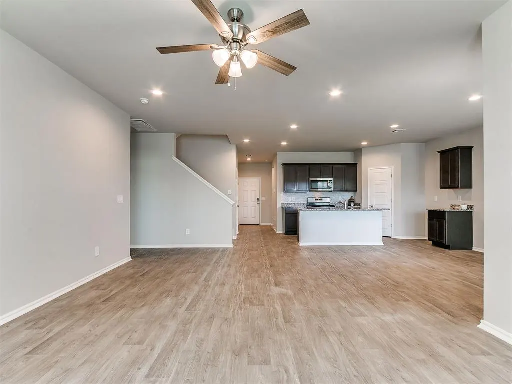 Photo 14 — 10516 NW 24th Street, Yukon, OK 73099