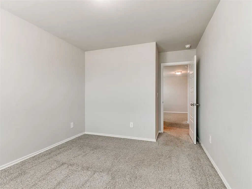 Photo 30 — 10516 NW 24th Street, Yukon, OK 73099