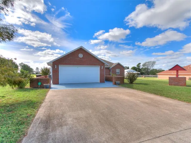 Photo 3 — 1 Weston Road, Shawnee, OK 74804