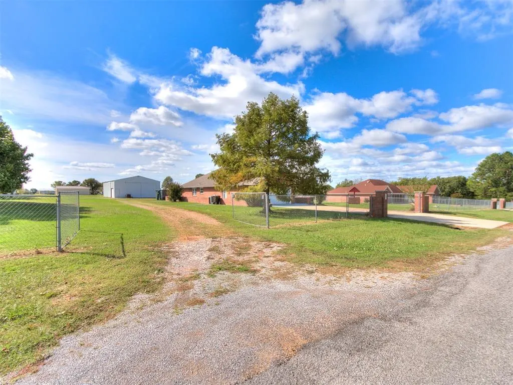 Photo 4 — 1 Weston Road, Shawnee, OK 74804